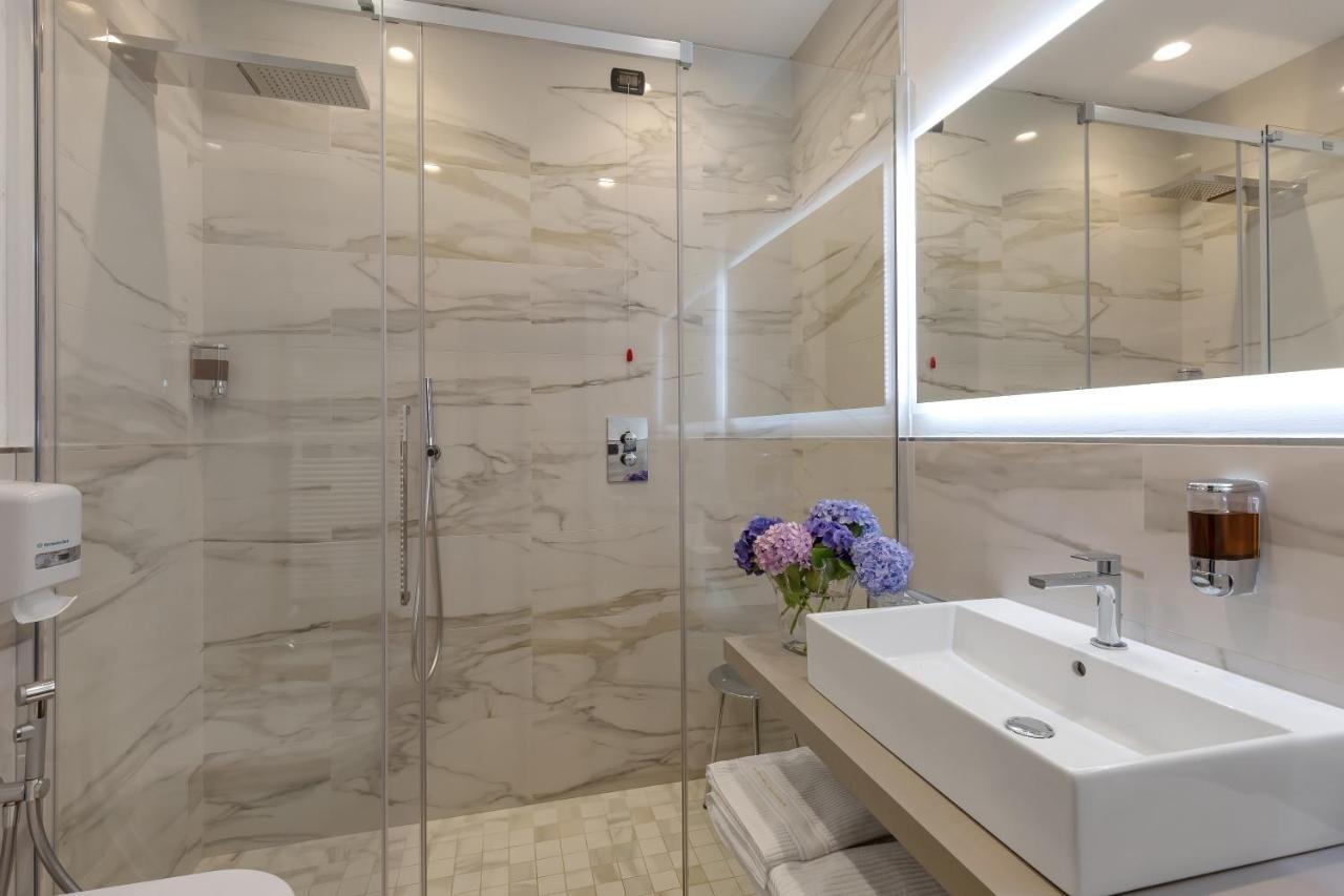 Casa Alle Colonne By Hotel Ancora Verbania Ngoại thất bức ảnh